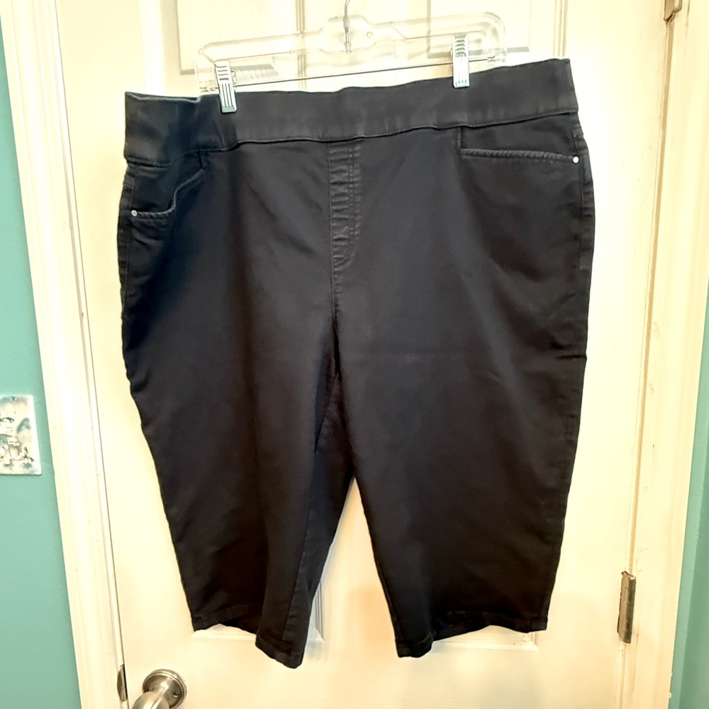 Intro. Classic Black Stretch Shorts